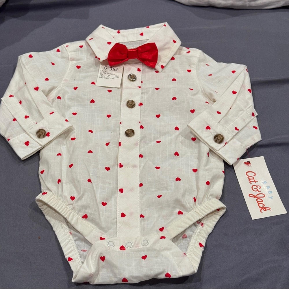 Cat & Jack Baby Boy/Girl 0-3 Mo White 100% Cotton Onesie Red Hearts Bow Tie New